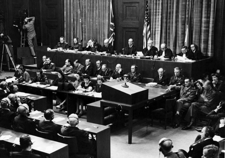 Coluna reconstrói como os tribunais de Nuremberg e Tóquio fixaram as bases do Direito Penal Internacional ao punir autoridades