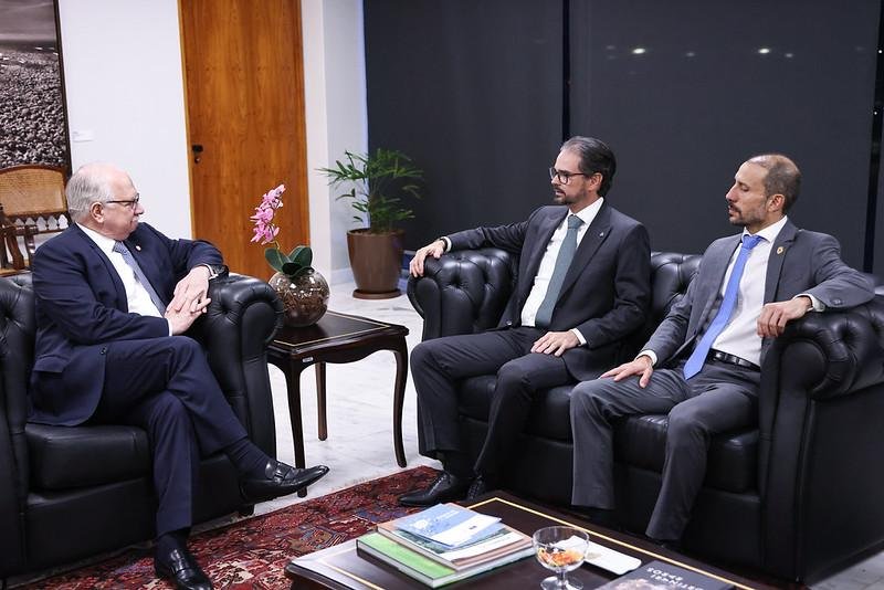 Fachin recebe secretário-geral da Interpol para tratar de cooperação contra o crime organizado