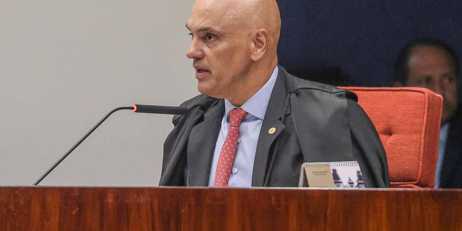 Moraes analisou contrato de R$ 131 milhões entre o escritório da esposa e o Banco Master antes da assinatura, aponta PF