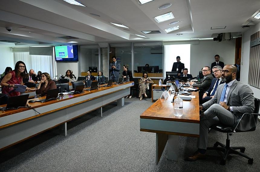 Comissão do Senado aprova restrição à publicidade e ao patrocínio de apostas on-line e pede urgência para votação no Plenário