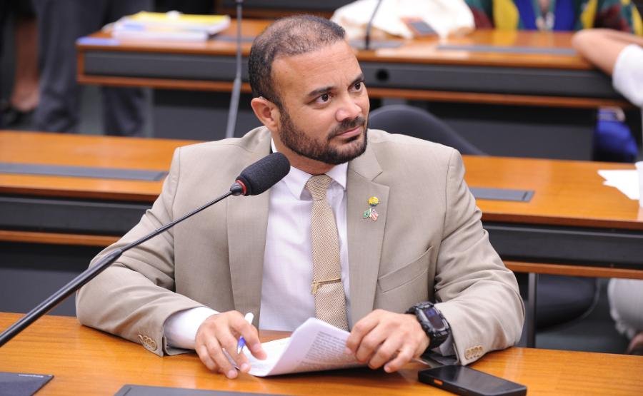 Comissão de Segurança Pública da Câmara aprova ampliação do porte funcional de arma a nove categorias de servidores, restrito ao horário de serviço