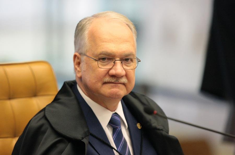 Fachin dá 24 horas para o relator retirar o sigilo de todo o caso Master e manda o material aos gabinetes