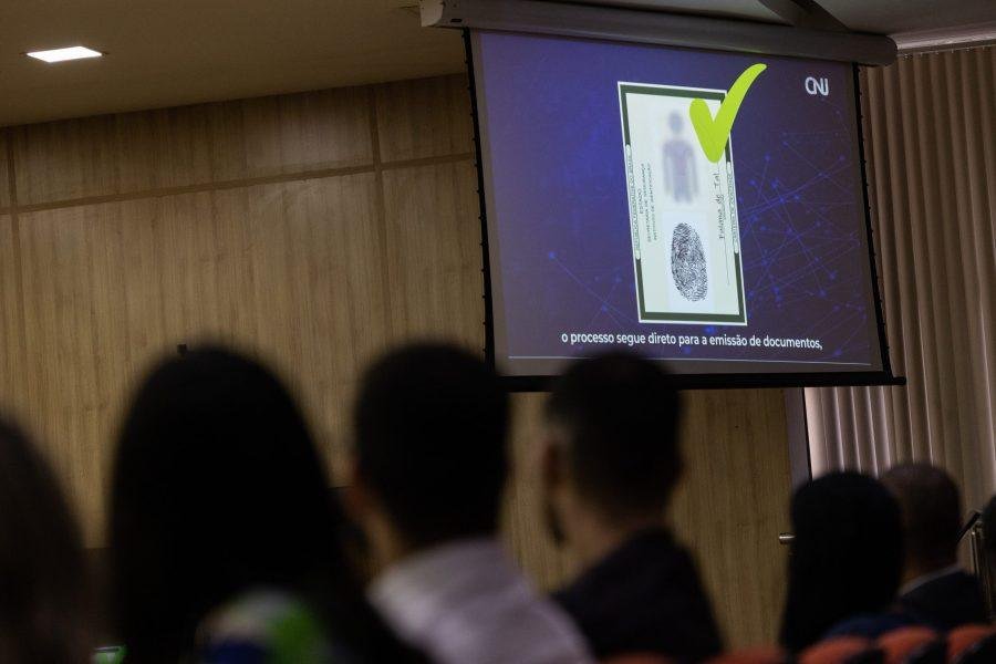 Artigo discute o alcance da proibição da fenotipagem genética mantida pela Lei 15.295/2025