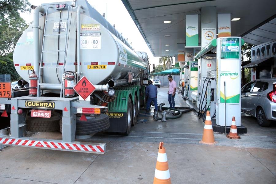 Lei 15.517/2026 cria furto de combustível com pena de 4 a 10 anos e leva o roubo do setor a causa de aumento