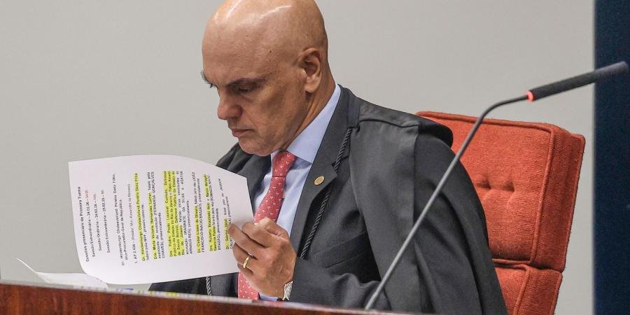 Moraes multa em R$ 5 mil advogado por comando oculto de IA em petição e manda comunicar a OAB e o MPF
